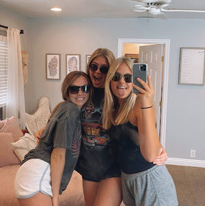 Meet your Posher, Ava